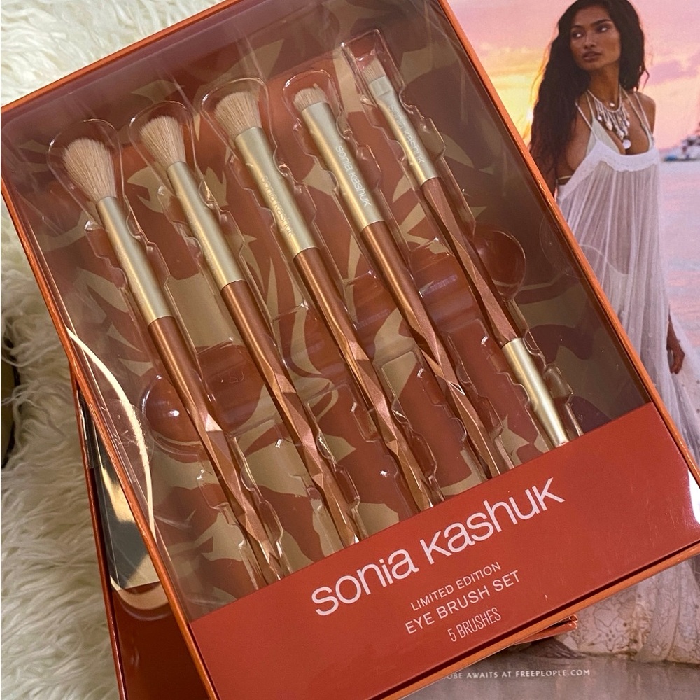 FREE with Purchase / One Set NWT